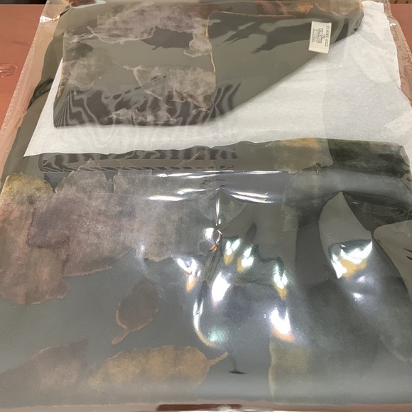 ELAINE GOLD FOR COLLECTION XllX vintage scarf - Picture 8 of 8